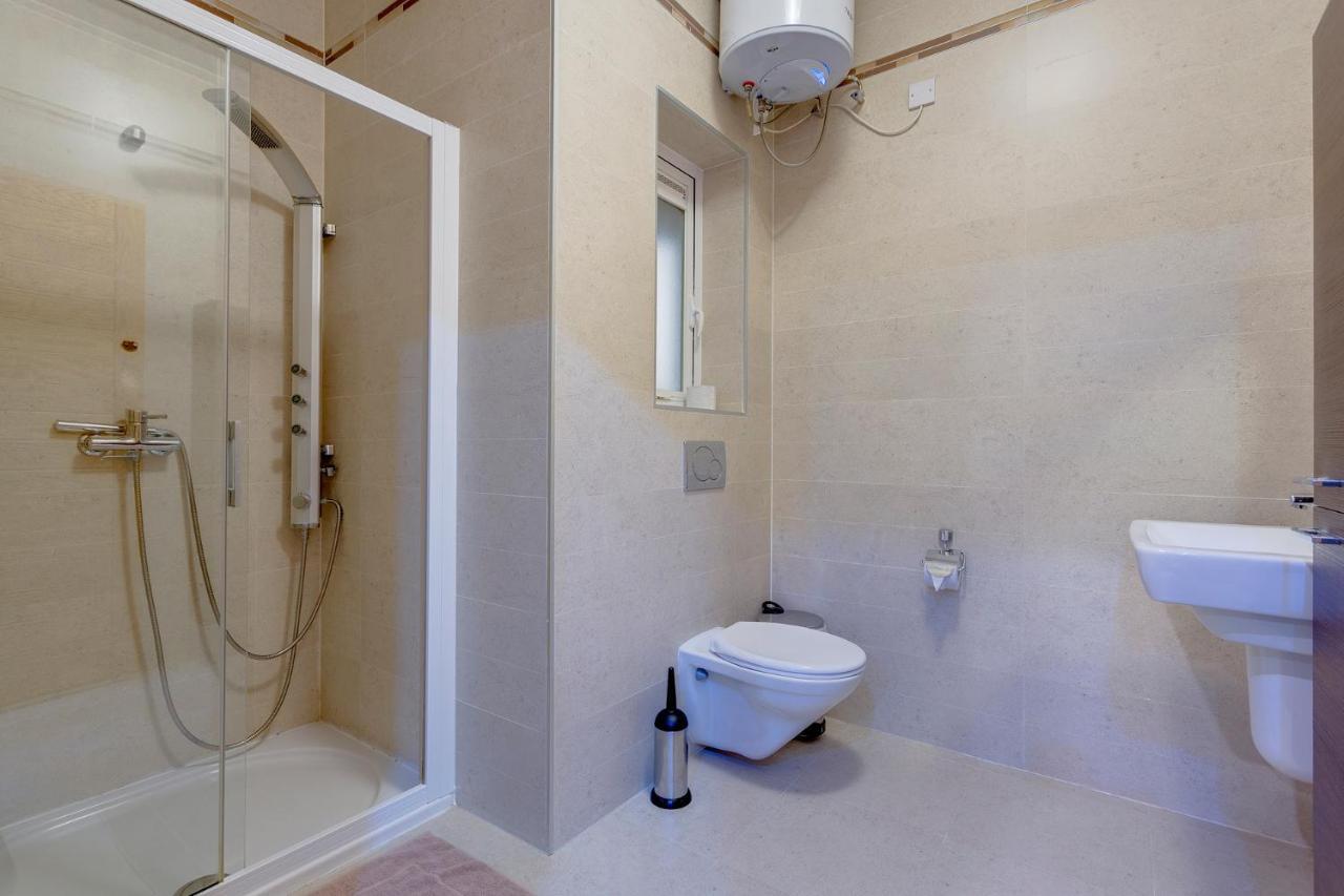 Luxury Apt W/ Side Seaviews And Pool, Top Location Sliema Extérieur photo