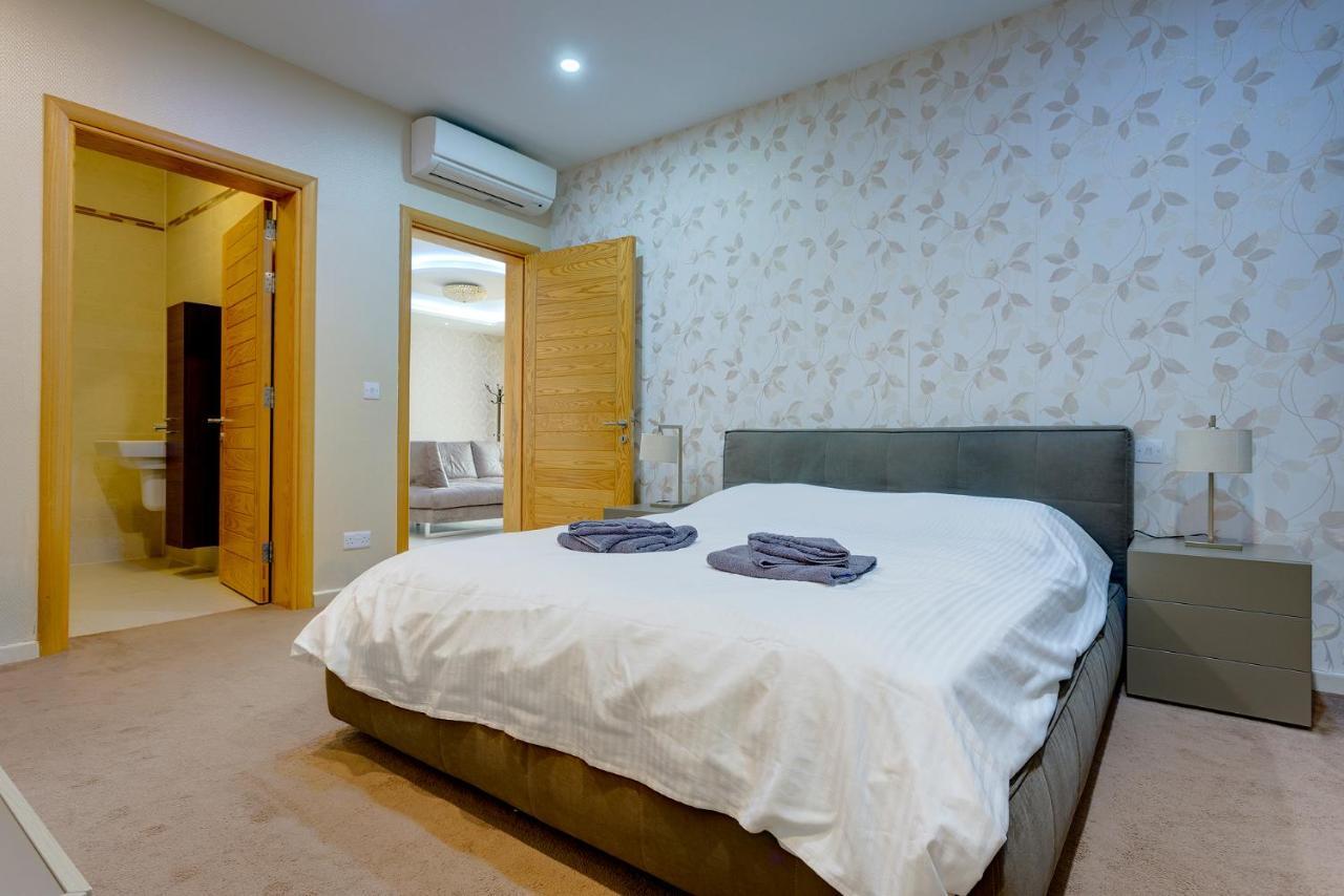 Luxury Apt W/ Side Seaviews And Pool, Top Location Sliema Extérieur photo